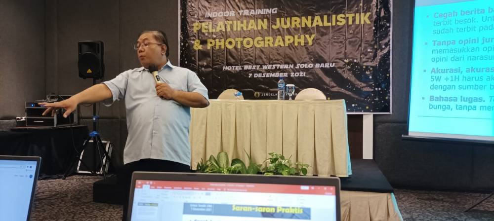 Pahami Petingnya Branding, FIB UNS Gelar Pelatihan Jurnalistik dan Photograpy bagi Tendik