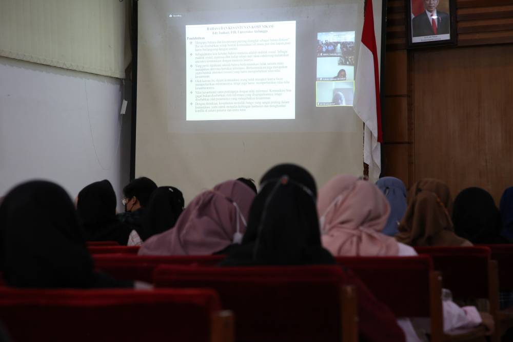 Kuliah Umum Prodi Sastra Indonesia FIB UNS:  Kembangkan Wawasan Mahasiswa Tentang Budaya dan Bahasa