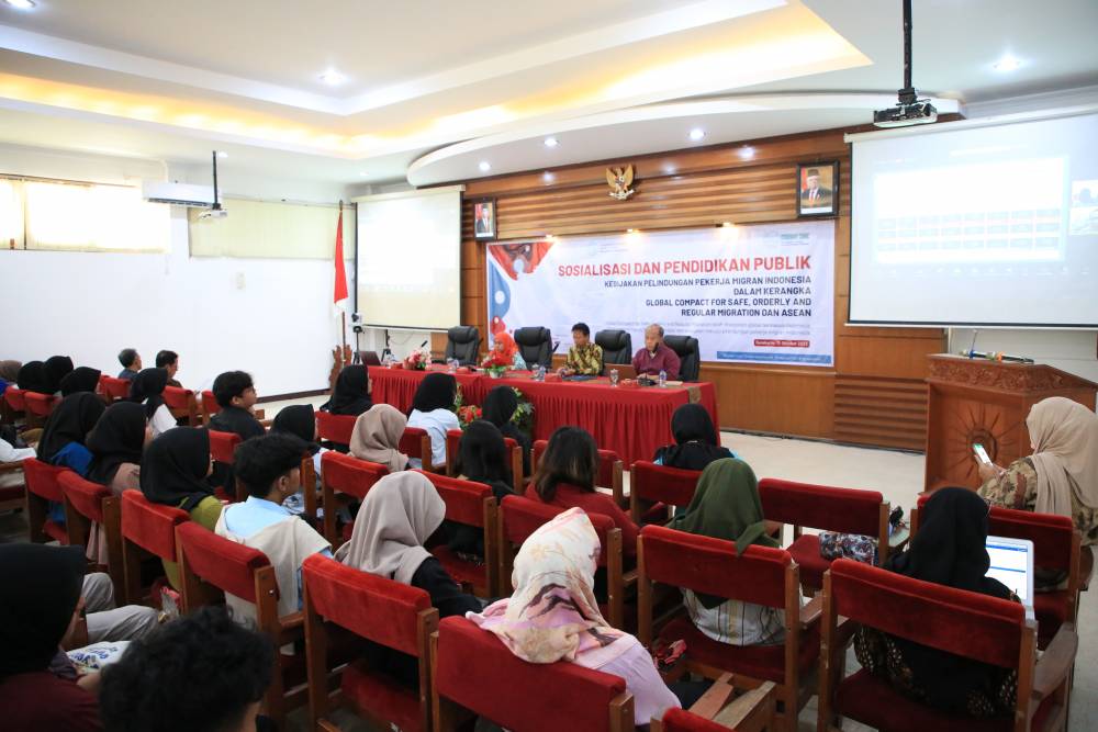 Prodi Ilmu Sejarah FIB UNS gandeng Migrant CARE dan FISIP UNS  gelar Diskusi tentang Pekerja Migran Indonesia